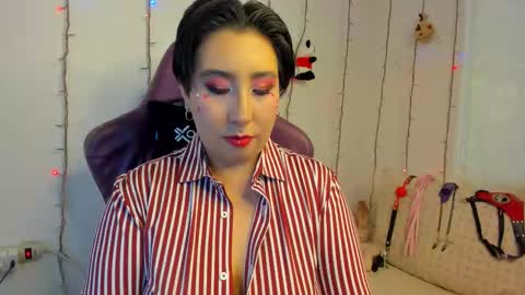 ROSSE DEMOND  online show from February 14, 7:38 pm