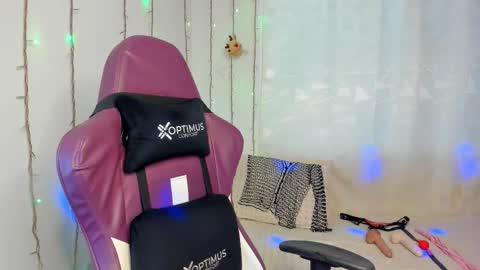 ROSSE DEMOND  online show from February 1, 9:23 pm