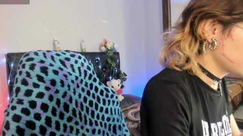 Rossie hunt online show from April 1, 1:41 pm