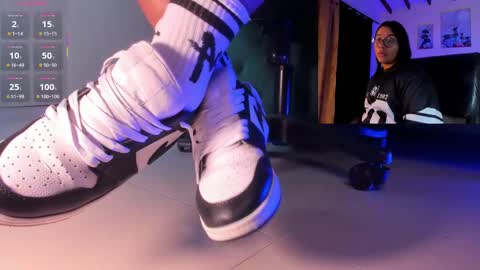 rosyejones online show from November 22, 4:11 am