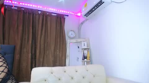 Snapshot of rous_25 chatting on February 8, 12:50 pm rous_25 online show from February 8, 12:50 pm