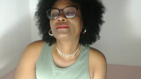 luxa online show from April 3, 1:18 pm