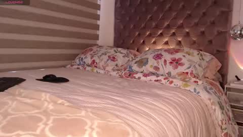 Rouss marie henao  online show from February 8, 12:30 pm