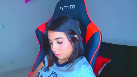 rousse_violet online show from September 8, 9:25 pm