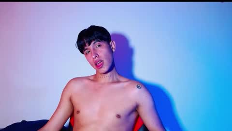 rowanboy23 online show from December 1, 4:49 pm