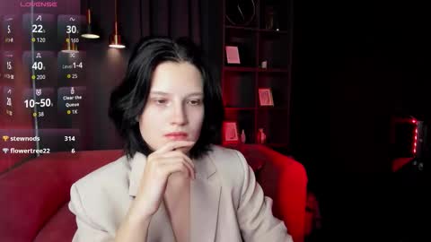 rowenmoon online show from December 18, 3:40 pm