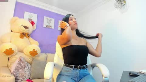 Roxanne evans   Schedule 700 -1400GTM-5 online show from November 2, 4:45 am