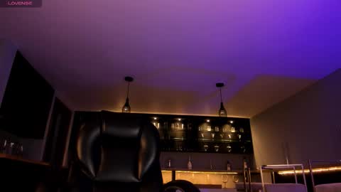 Roxanne Hill  online show from December 20, 10:55 am