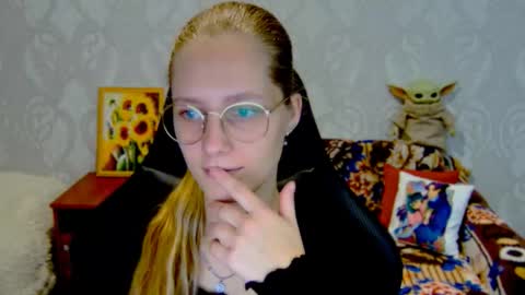 roxie_shy online show from September 12, 7:43 am