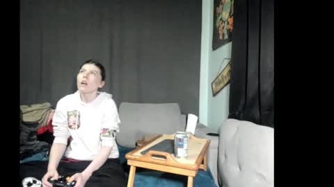 roxihazeleyes online show from March 1, 7:45 am