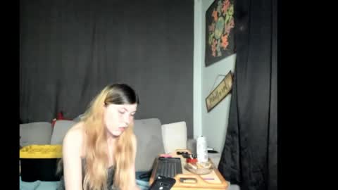 roxihazeleyes online show from May 5, 3:57 am