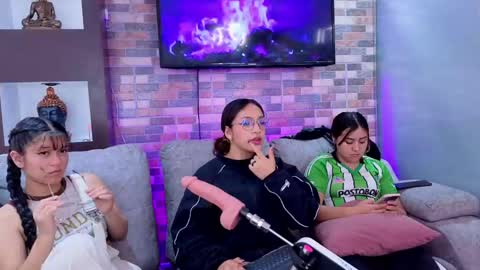 roxxie_fox online show from June 2, 8:22 pm