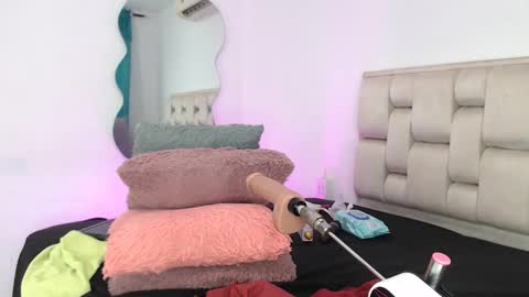 Roxy smith69 online show from October 4, 11:24 pm