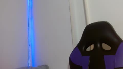 roxy_stone1 online show from November 10, 7:49 pm