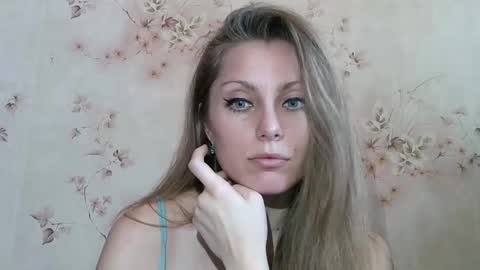 roxyfox18x01 online show from March 8, 9:24 am