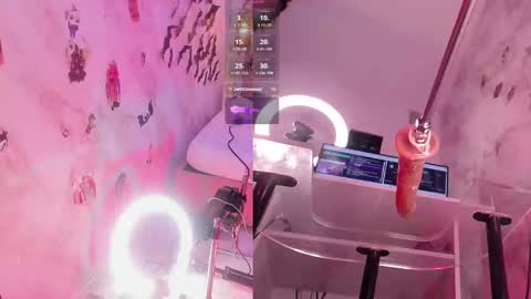 roxylicious_ online show from October 30, 3:12 pm