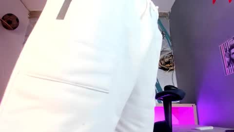 roy_miles online show from December 18, 3:24 am