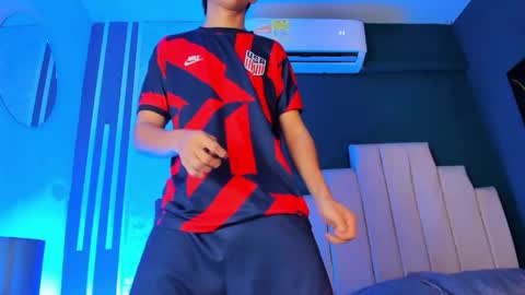 roy_miles online show from December 19, 3:24 am