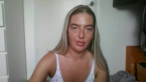 rubyredxxxoxxx online show from February 16, 12:32 pm