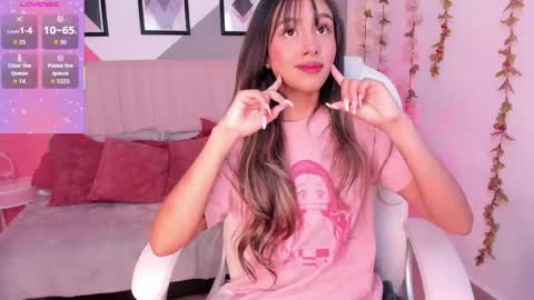 rue_zue online show from June 7, 12:32 pm