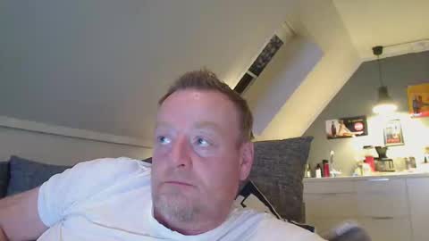 Snapshot of runepetter chatting on October 9, 8:14 pm bignorwegian online show from October 9, 8:14 pm