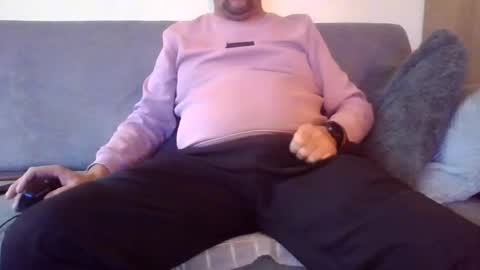 runner_1978 online show from December 13, 7:58 am