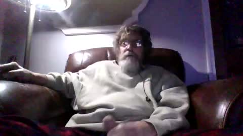 Snapshot of runningaround60 chatting on October 24, 2:12 am runningaround60 online show from October 24, 2:12 am