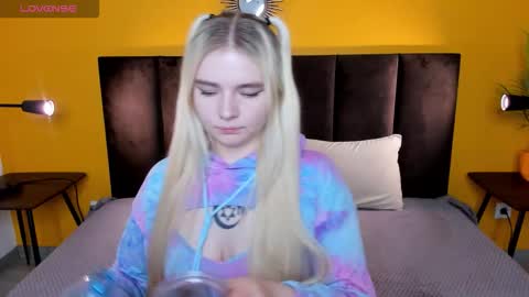 ruthbryant online show from December 2, 2:32 am