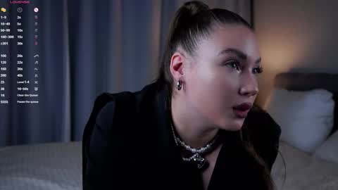 Emma online show from October 8, 1:39 pm