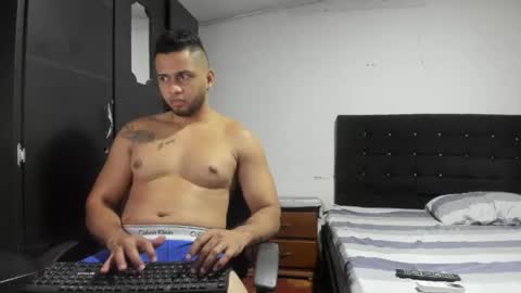 ryan_xc1 online show from May 16, 4:53 am