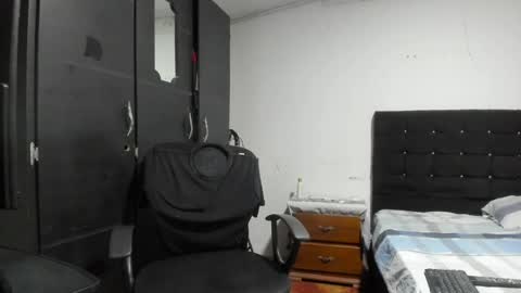 ryan_xc1 online show from April 18, 3:19 am