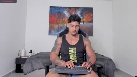 ryanwhite3 online show from May 7, 10:49 pm