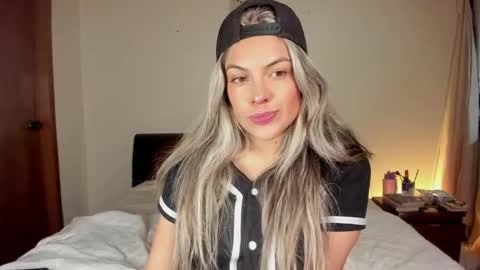 Leslie Beltrn online show from September 29, 1:59 am