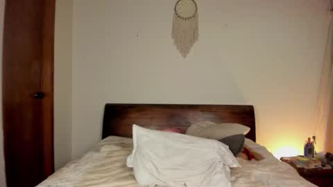 Leslie Beltrn online show from October 26, 4:57 am