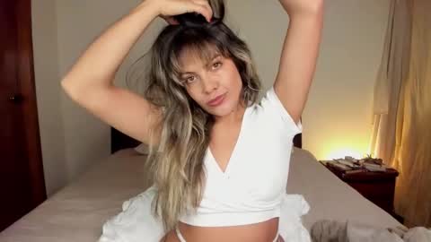 Leslie Beltrn online show from February 18, 2:59 am