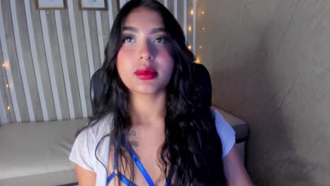 Snapshot of sabrinahims_ chatting on February 7, 9:26 pm mariana  online show from February 7, 9:26 pm