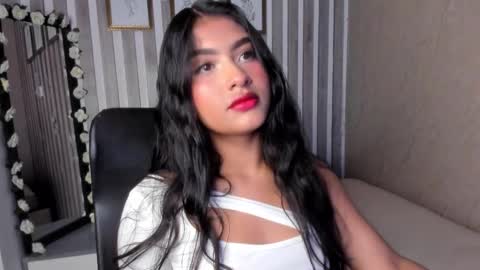 Snapshot of sabrinahims_ chatting on March 11, 9:37 pm mariana  online show from March 11, 9:37 pm