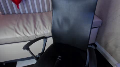 Snapshot of sabrinahims_ chatting on February 4, 2:28 am mariana  online show from February 4, 2:28 am