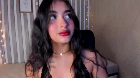 Snapshot of sabrinahims_ chatting on February 11, 11:22 pm mariana  online show from February 11, 11:22 pm