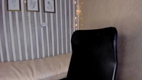 Snapshot of sabrinahims_ chatting on February 12, 2:24 am mariana  online show from February 12, 2:24 am