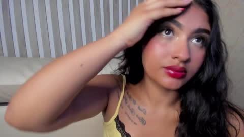 Snapshot of sabrinahims_ chatting on February 20, 11:21 pm mariana  online show from February 20, 11:21 pm
