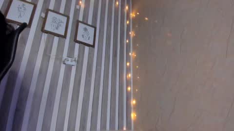 Snapshot of sabrinahims_ chatting on March 12, 11:33 pm mariana  online show from March 12, 11:33 pm