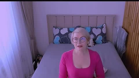 Sabrina MacMarren online show from April 19, 9:54 am