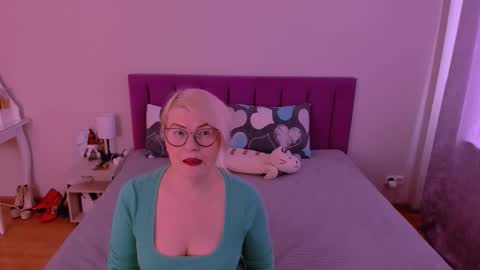 Sabrina MacMarren online show from February 2, 9:27 am