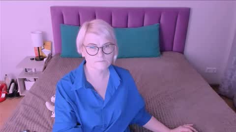 Sabrina MacMarren online show from September 28, 7:23 pm