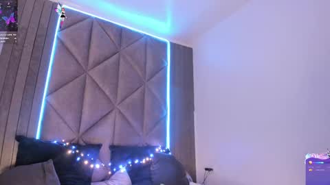 Snapshot of sabrinaspell_ chatting on March 12, 5:38 pm S A B R I N A  online show from March 12, 5:38 pm