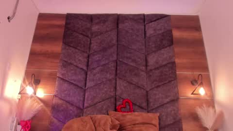 Snapshot of sabrinaspell_ chatting on February 16, 5:59 pm S A B R I N A  online show from February 16, 5:59 pm
