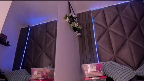Snapshot of sabrinaspell_ chatting on October 6, 11:39 am S A B R I N A  online show from October 6, 11:39 am
