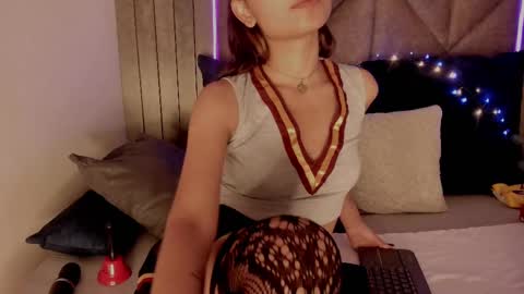 Snapshot of sabrinaspell_ chatting on February 25, 11:21 am S A B R I N A  online show from February 25, 11:21 am