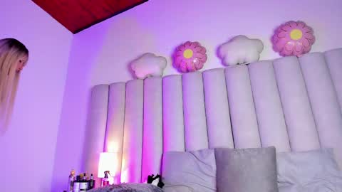 Snapshot of sabrinaspell_ chatting on March 1, 3:05 pm S A B R I N A  online show from March 1, 3:05 pm